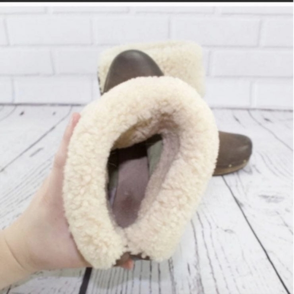 UGG • Leather Fold Over Heel Boots ( size 8 ) - Picture 3 of 8